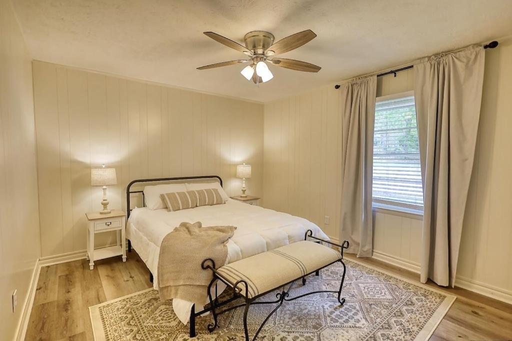 Cozy French Cottage 1/2 Mi From Covington Square Eksteriør billede