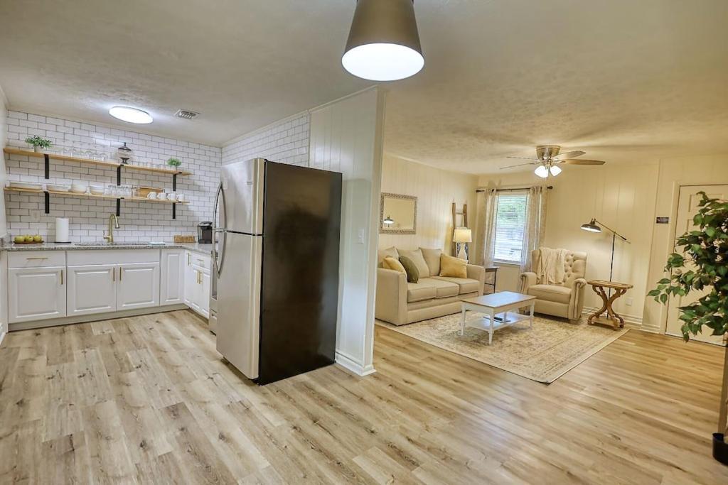 Cozy French Cottage 1/2 Mi From Covington Square Eksteriør billede