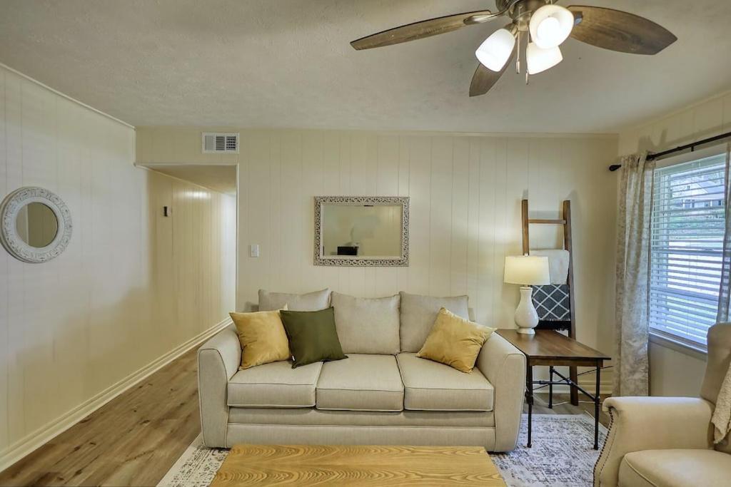 Cozy French Cottage 1/2 Mi From Covington Square Eksteriør billede